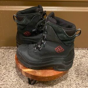 Kids Columbia snow boots size 2